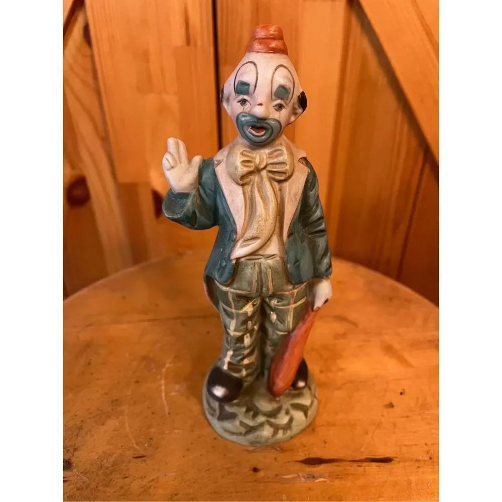 Vintage Old man Magician Clown Porcelain Figurine (7544)